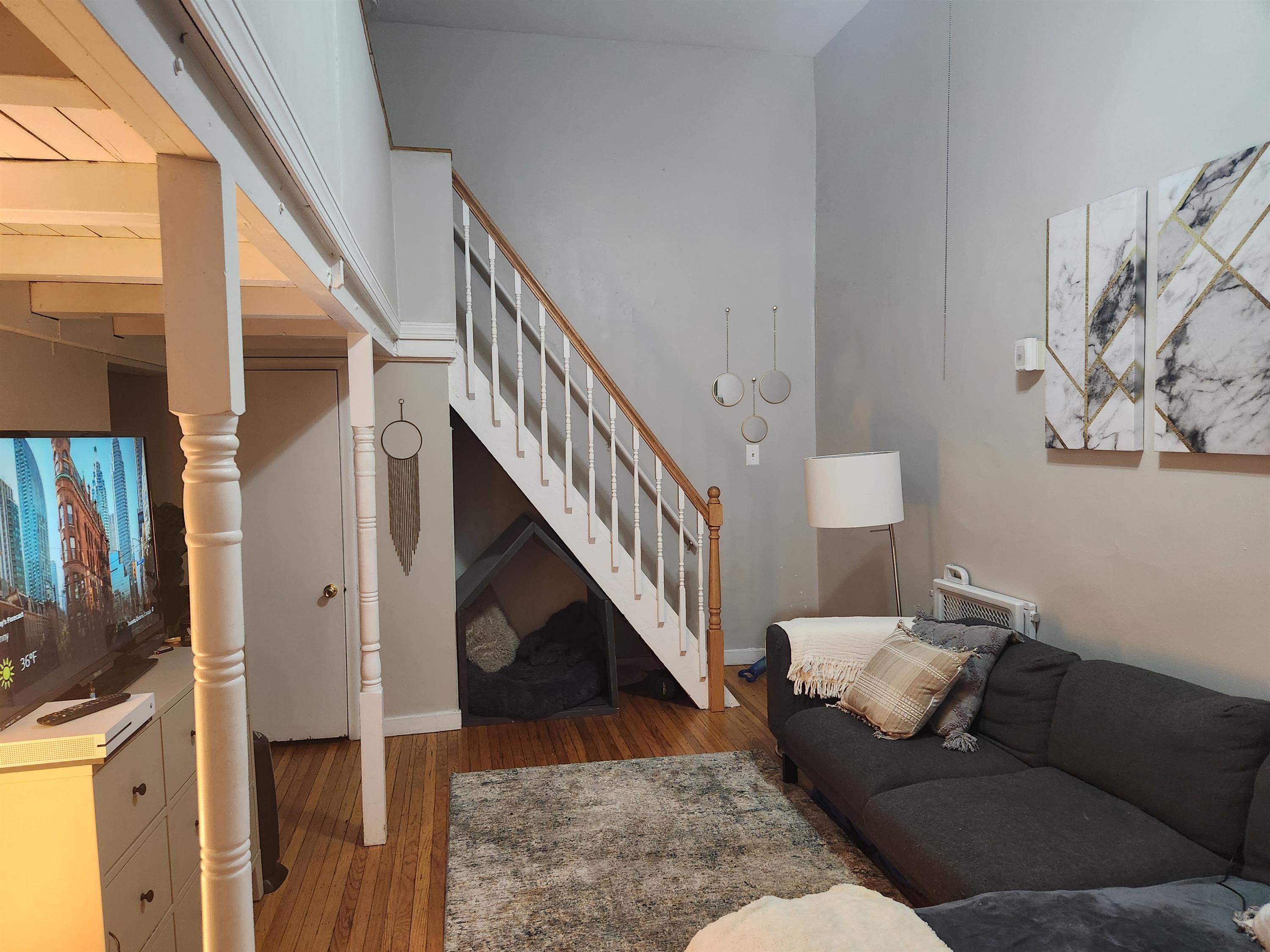 927 Pine Street - 102